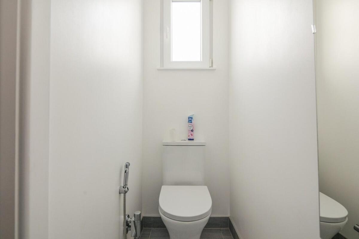 Spacious 3 Bedroom Home With Ps5 And Pool Table Near O2 Arena Canary Wharf And Elizabeth Line To Central London Exterior photo