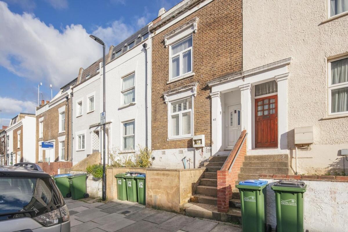Spacious 3 Bedroom Home With Ps5 And Pool Table Near O2 Arena Canary Wharf And Elizabeth Line To Central London Exterior photo