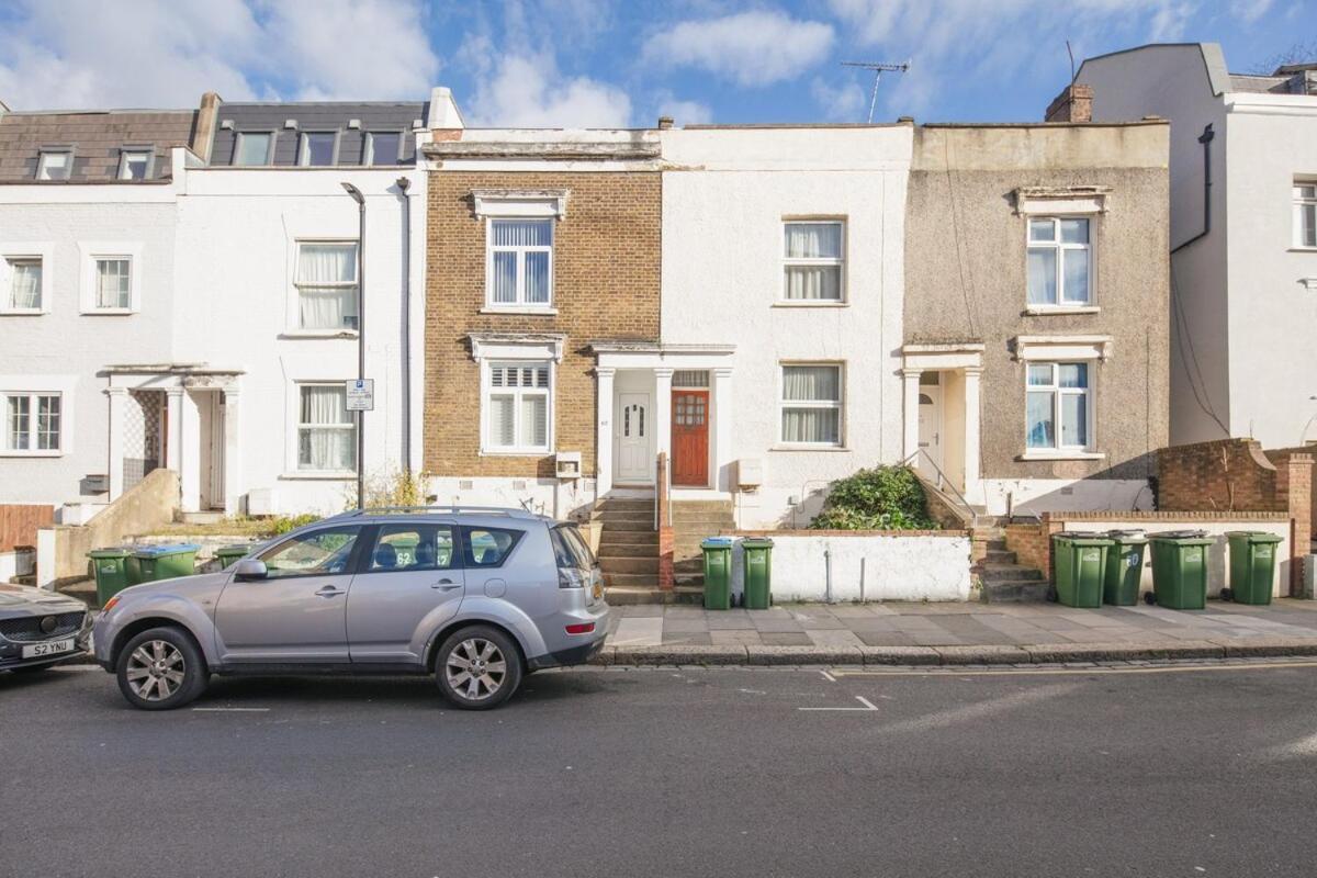 Spacious 3 Bedroom Home With Ps5 And Pool Table Near O2 Arena Canary Wharf And Elizabeth Line To Central London Exterior photo
