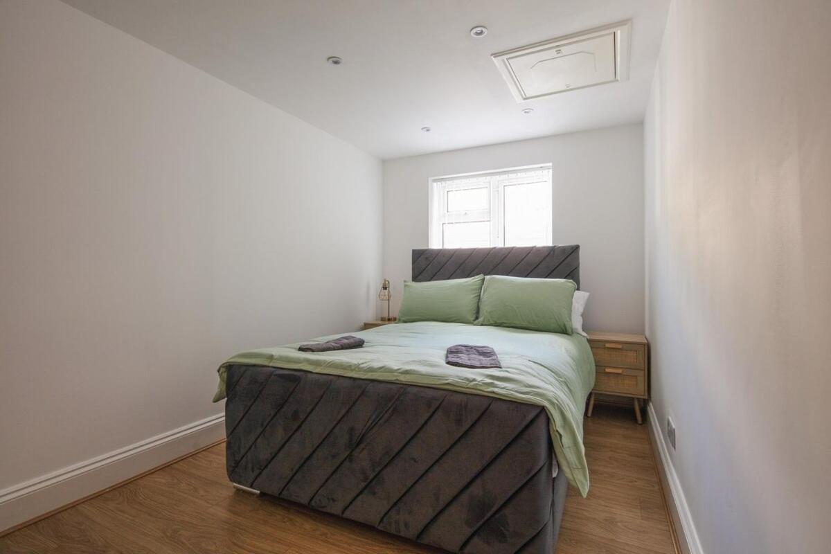 Spacious 3 Bedroom Home With Ps5 And Pool Table Near O2 Arena Canary Wharf And Elizabeth Line To Central London Exterior photo