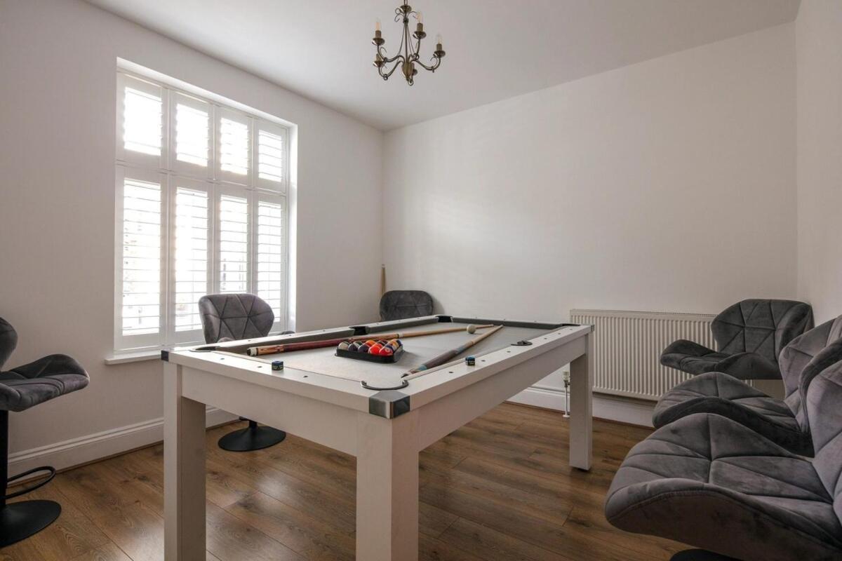 Spacious 3 Bedroom Home With Ps5 And Pool Table Near O2 Arena Canary Wharf And Elizabeth Line To Central London Exterior photo