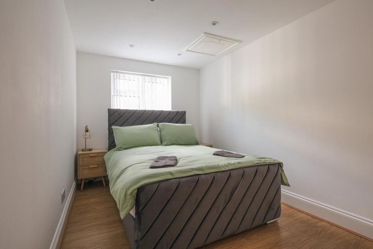Spacious 3 Bedroom Home With Ps5 And Pool Table Near O2 Arena Canary Wharf And Elizabeth Line To Central London Exterior photo